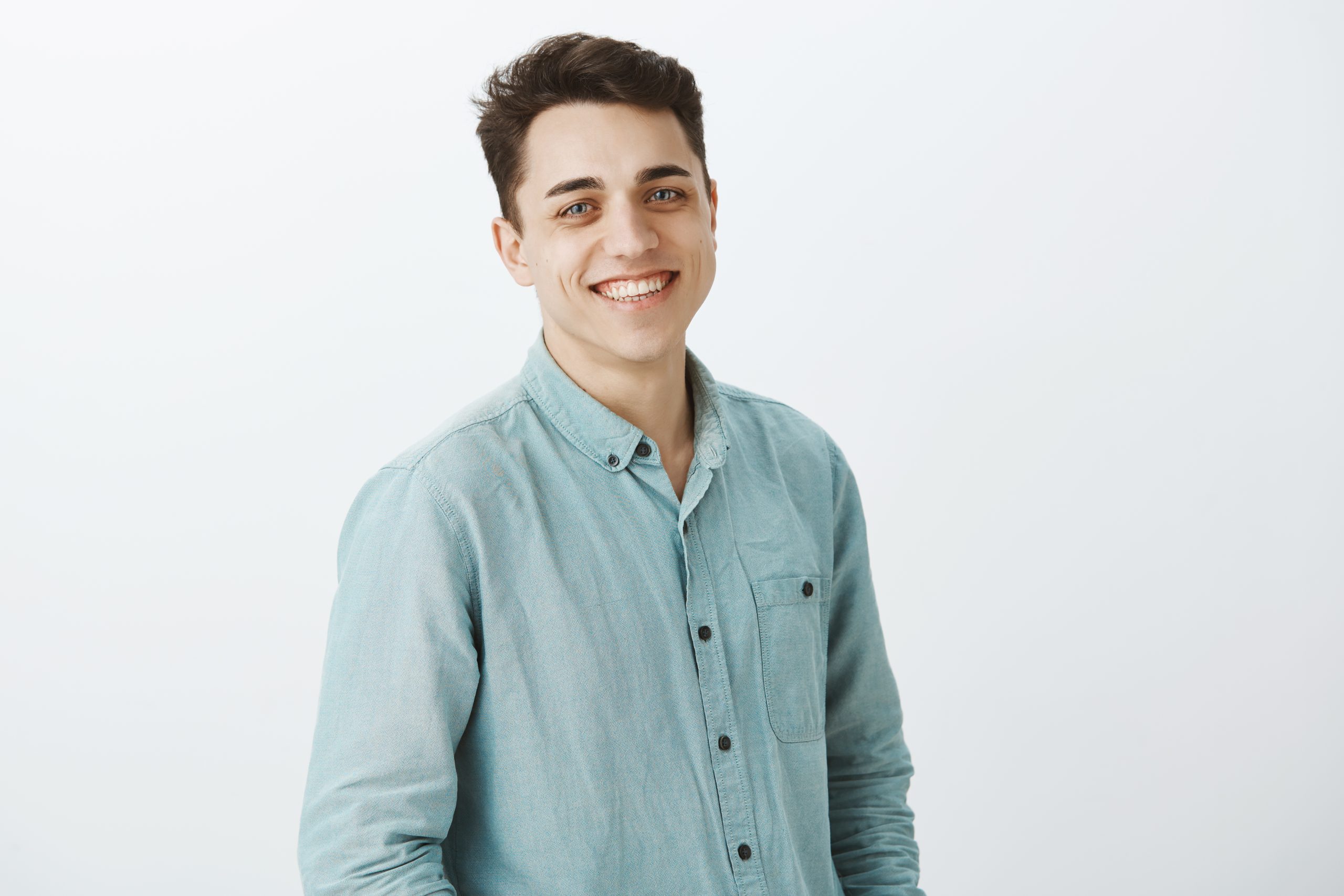 Tutu estudio - Inicio - portrait good looking friendly brother standing half turned smiling broadly scaled